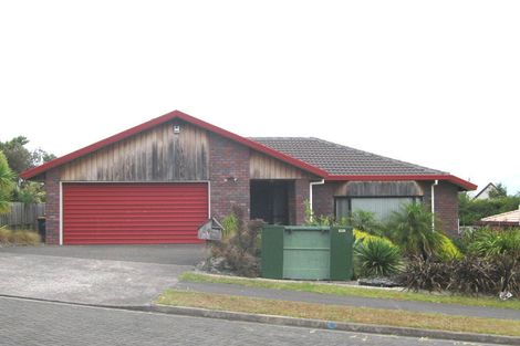 Photo of property in 2/24a Chedworth Drive, Glenfield, Auckland, 0629