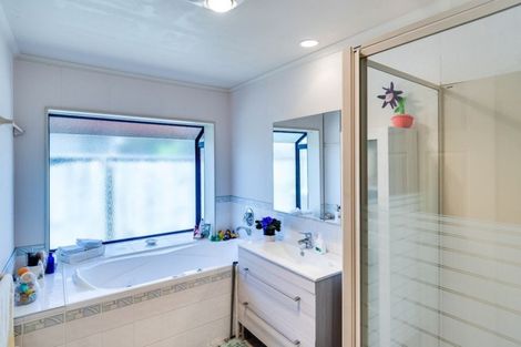 Photo of property in 10 Knightsbridge Place, Taradale, Napier, 4112