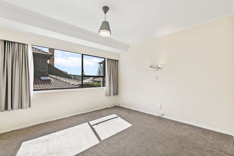 Photo of property in 1/43 Eastcliffe Road, Castor Bay, Auckland, 0620