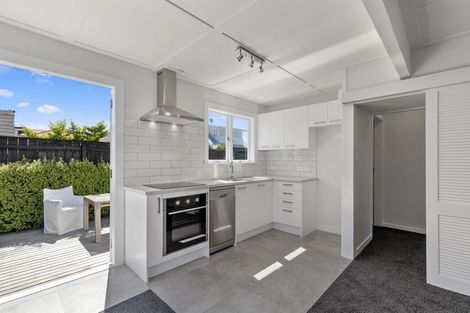 Photo of property in 5a Roslyn Terrace, Stanley Point, Auckland, 0624