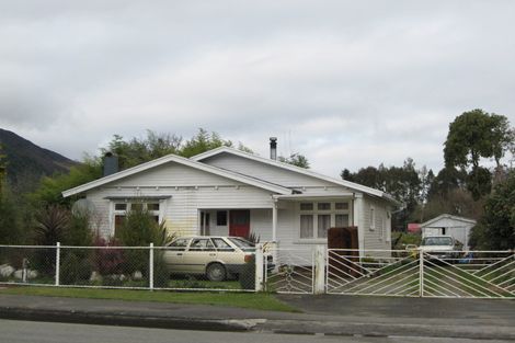 Photo of property in 8 Hampden Street, Murchison, 7007