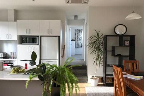 Photo of property in 12 Atlantis Place, Totara Vale, Auckland, 0629