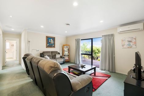 Photo of property in 320 Hill Road, The Gardens, Auckland, 2105