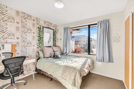 Photo of property in 8 Stonebridge Lane, Oxford, 7430