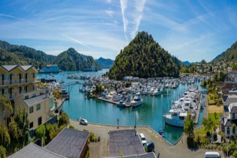 Photo of property in 1/29 Waikawa Road, Picton, 7220