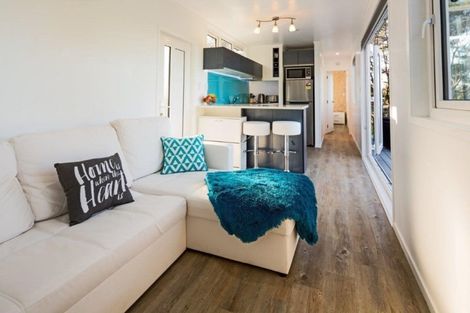 Photo of property in 19 Rauhuia Crescent, Parau, Auckland, 0604