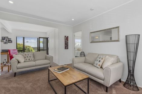 Photo of property in 2/17 County Road, Torbay, Auckland, 0630