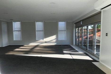 Photo of property in 11m Clearwater Cove, West Harbour, Auckland, 0618