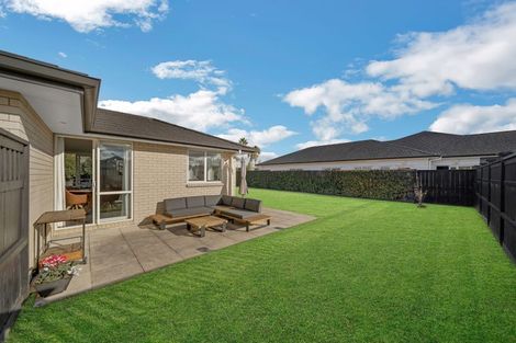Photo of property in 15 Malbec Place, Huapai, Kumeu, 0810