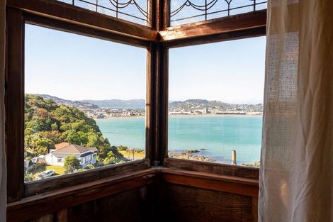 Photo of property in 9 Hungerford Road, Lyall Bay, Wellington, 6022