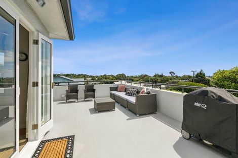 Photo of property in 43 Paynters Avenue, Strandon, New Plymouth, 4312