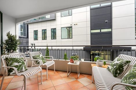 Photo of property in Regent Courts, 2/75 Gloucester Street, Christchurch Central, Christchurch, 8013