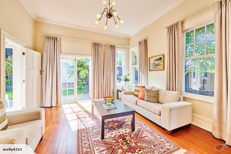 Photo of property in 57 Bolton Street, Kelburn, Wellington, 6012