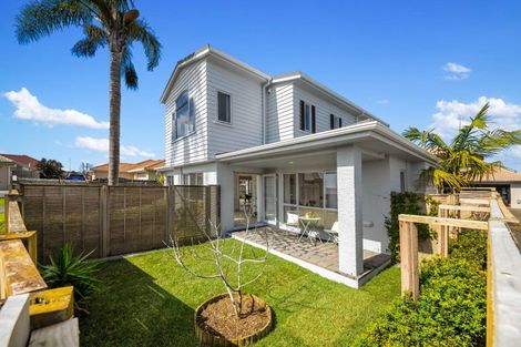 Photo of property in 11 Tolben Place, Golflands, Auckland, 2013