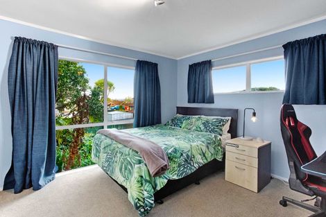Photo of property in 23 Pinewood Grove, Botany Downs, Auckland, 2010