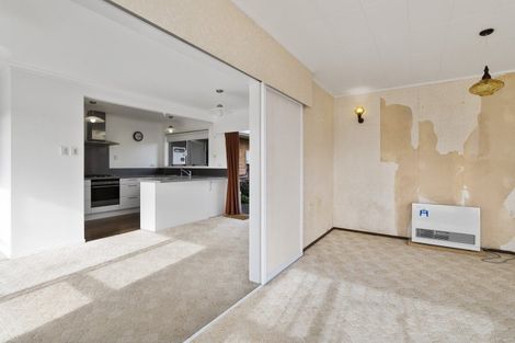 Photo of property in 8 Warren Place, Frankleigh Park, New Plymouth, 4310