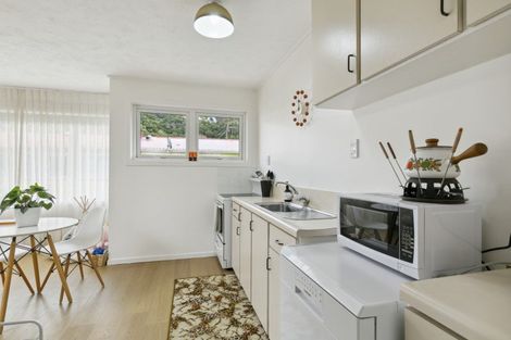 Photo of property in 10/171 Queens Drive, Lyall Bay, Wellington, 6022