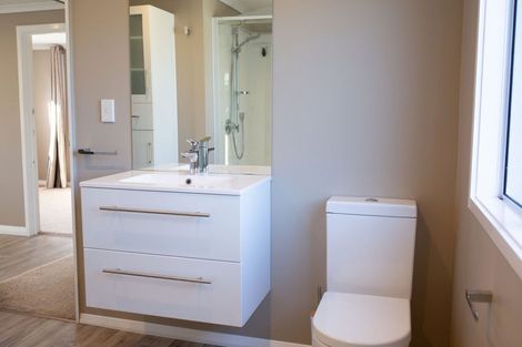 Photo of property in 5a Waimarie Avenue, Paraparaumu, 5032