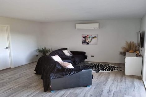 Photo of property in 37 Bradbury Road, Botany Downs, Auckland, 2010