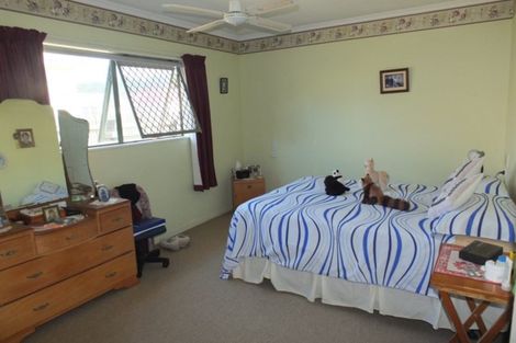 Photo of property in 17 Hennessy Street East, Foxton Beach, Foxton, 4815