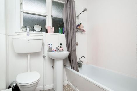 Photo of property in 19 Willis Street, Bader, Hamilton, 3206