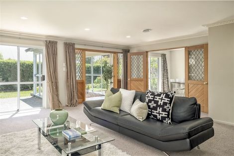 Photo of property in 2/251 Memorial Avenue, Burnside, Christchurch, 8053