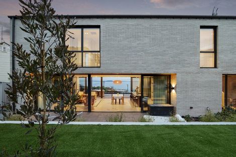 Photo of property in 32 Mount Pleasant Road, Mount Pleasant, Christchurch, 8081