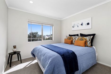 Photo of property in 1 Landvale Court, Browns Bay, Auckland, 0630