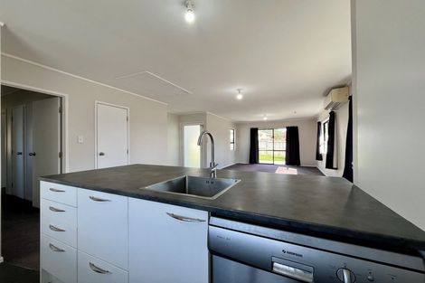 Photo of property in 2/2 Sevilla Place, Unsworth Heights, Auckland, 0632