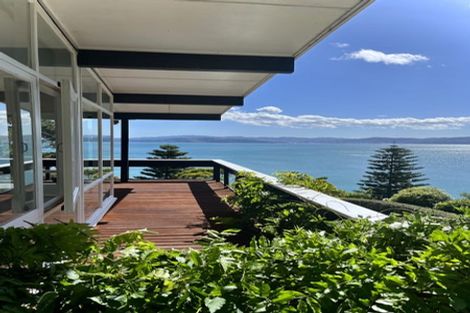 Photo of property in 11 Richmond Road, Mahina Bay, Lower Hutt, 5013