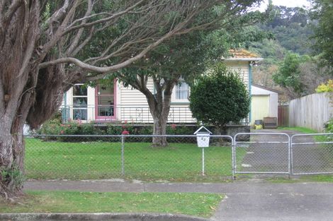 Photo of property in 33 Lockwood Crescent, Taita, Lower Hutt, 5011