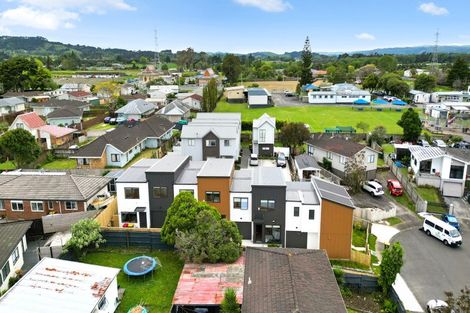 Photo of property in 12c Massine Place, Randwick Park, Auckland, 2105