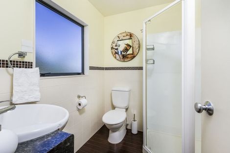 Photo of property in 2/982 East Coast Road, Northcross, Auckland, 0632