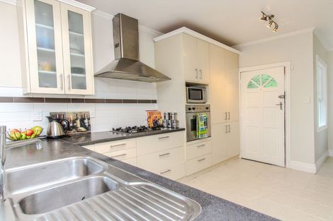 Photo of property in 331 Titirangi Road, Titirangi, Auckland, 0604