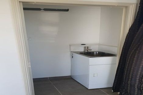 Photo of property in 27 Pahi Place, West Harbour, Auckland, 0618