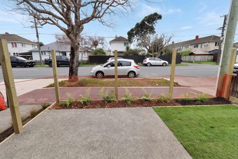 Photo of property in 137 Whites Line East, Waiwhetu, Lower Hutt, 5010