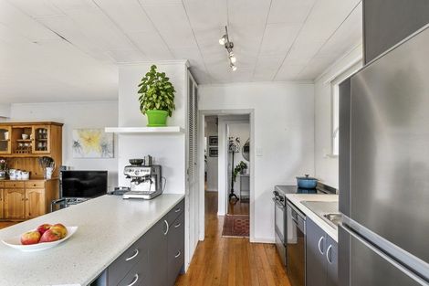 Photo of property in 5 Stella Grove, Newlands, Wellington, 6037