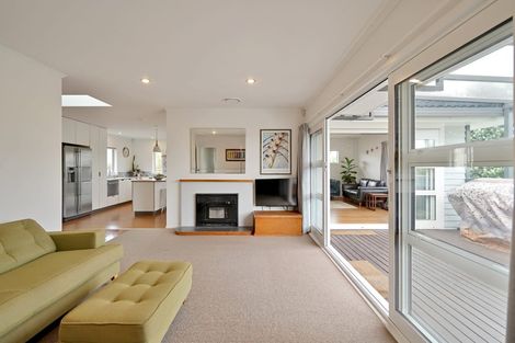 Photo of property in 14 Harbour View Road, Te Atatu Peninsula, Auckland, 0610