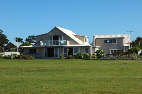 Photo of property in 122 Puka Crescent, Matarangi, Whitianga, 3592