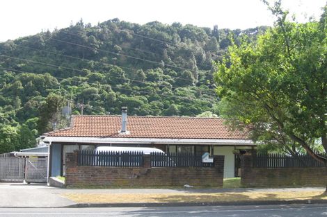 Photo of property in 77 Gemstone Drive, Birchville, Upper Hutt, 5018