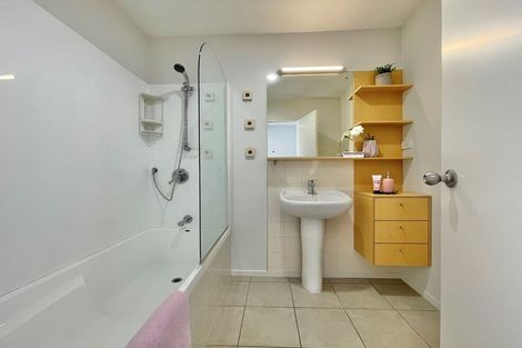 Photo of property in 16 Spalding Rise, Golflands, Auckland, 2013