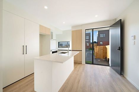 Photo of property in 15 Clay Works Lane, New Lynn, 0600