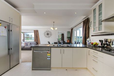 Photo of property in 331 Titirangi Road, Titirangi, Auckland, 0604