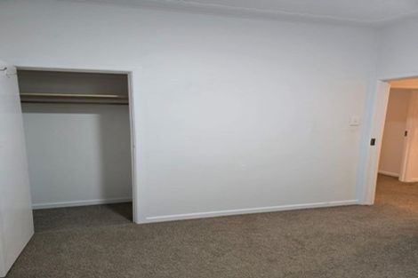 Photo of property in 8 Staveley Avenue, Mount Roskill, Auckland, 1041