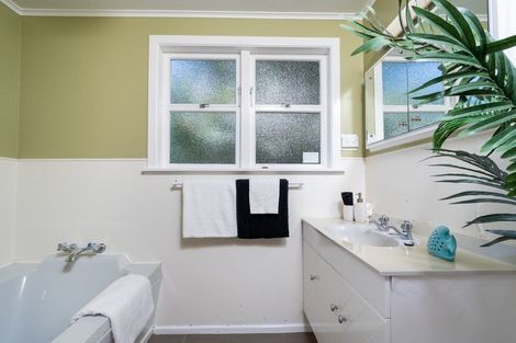 Photo of property in 277 Glengarry Road, Glen Eden, Auckland, 0602