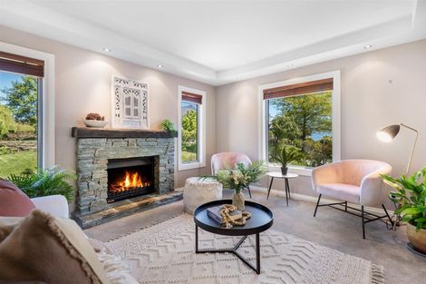 Photo of property in 14 Milward Place, Kelvin Heights, Queenstown, 9300