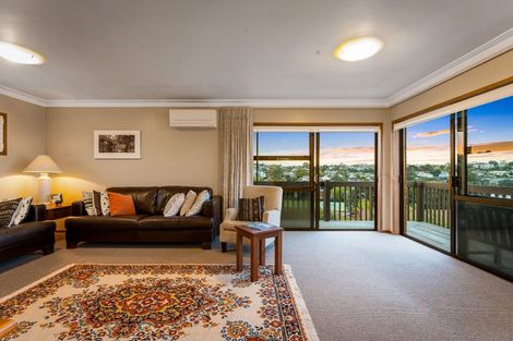 Photo of property in 2/9 Newhaven Terrace, Mairangi Bay, Auckland, 0630