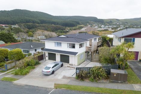 Photo of property in 116 Taylor Terrace, Tawa, Wellington, 5028