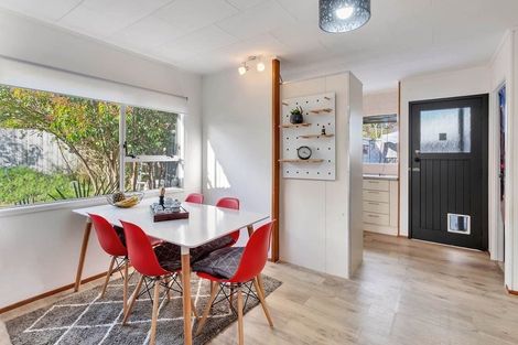 Photo of property in 8 Charnley Grove, Glenfield, Auckland, 0629