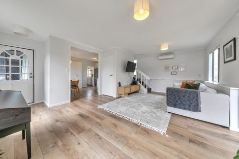 Photo of property in 2/77 Atkinson Road, Titirangi, Auckland, 0604